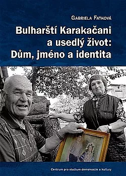 Bulharští Karakačani a usedlý život: Dům, jméno a identita