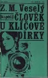 Člověk u klíčové dírky