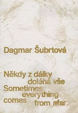 Dagmar Šubrtová: Někdy z dálky doléhá vše