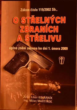 O střelných zbraních a střelivu