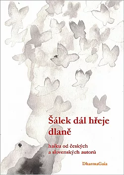 Šálek dál hřeje dlaně