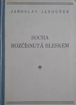 Socha rozčísnutá bleskem