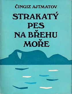 Strakatý pes na břehu moře