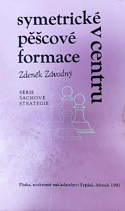 Symetrické pěšcové formace v centru