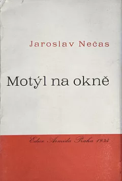 Motýl na okně
