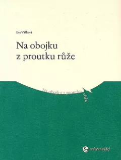 Na obojku z proutku růže