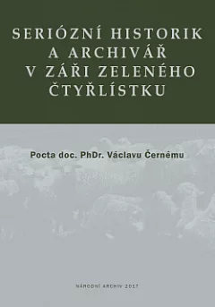 Seriózní historik a archivář v záři zeleného čtyřlístku