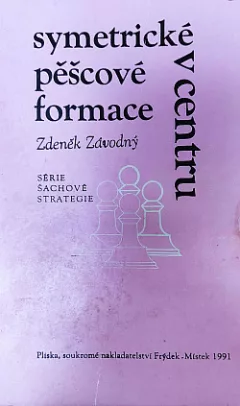 Symetrické pěšcové formace v centru