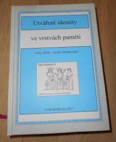 Utváření identity ve vrstvách paměti