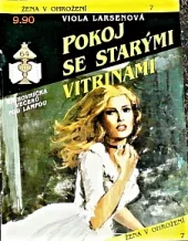 Pokoj se starými vitrinami